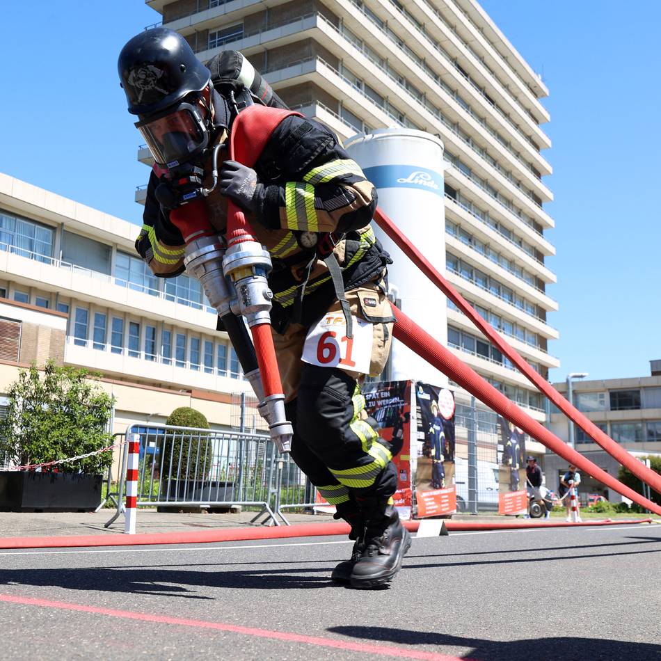 Internationaler Wettbewerb: Die härtesten Feuerwehrleute messen sich in Mönchengladbach