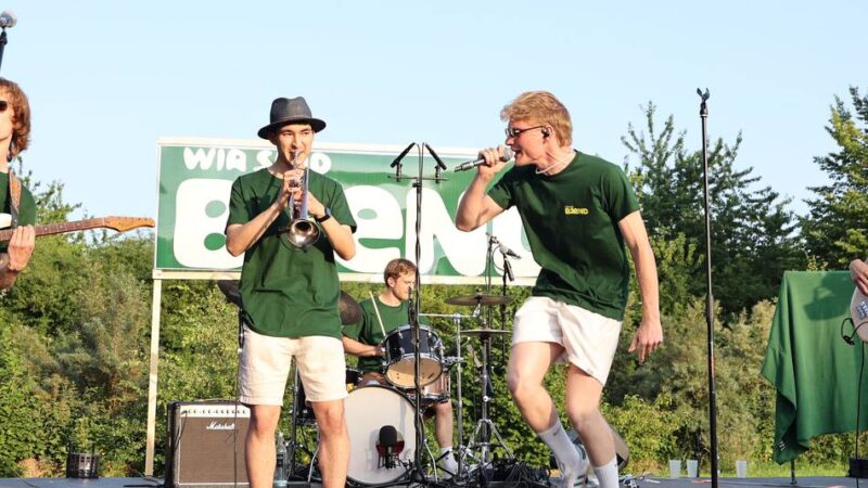 Konzert in Korschenbroich: „WirsindBaend“ rocken die Bühne der Bolten Landwirtschaft
