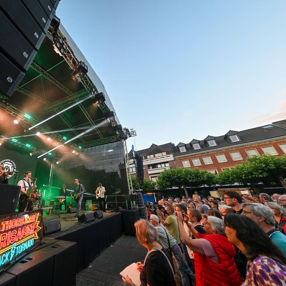 Große Party in Geldern: Straßenparty startet bei bestem Festivalwetter
