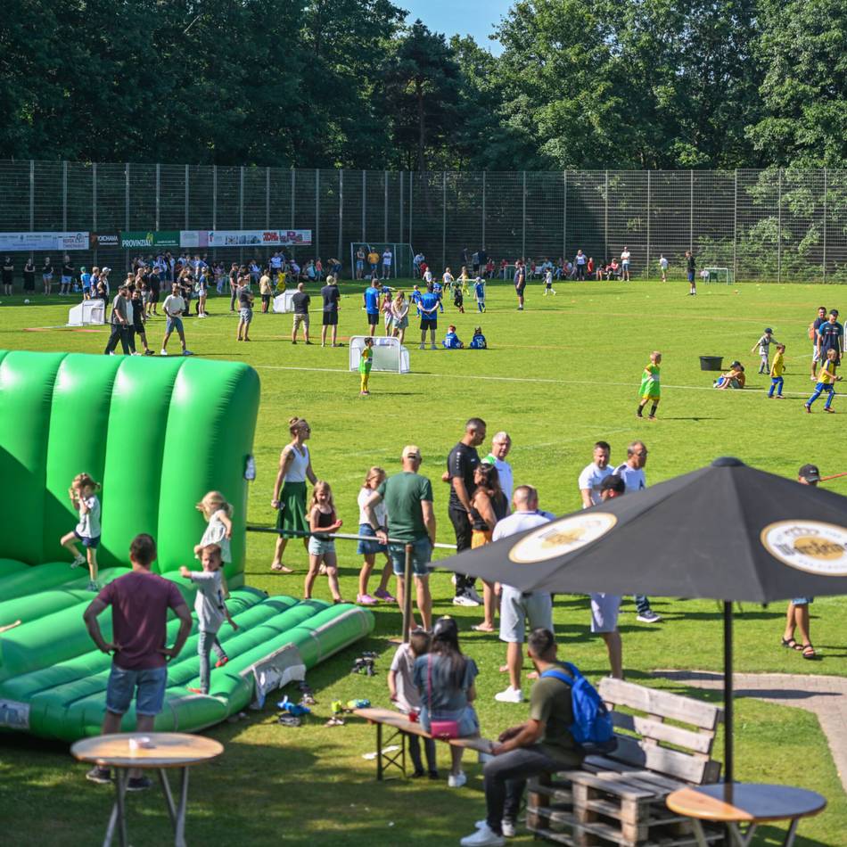 Rund 1500 Nachwuchskicker am Ball: So lief das internationale Fußballfest des SV Herongen