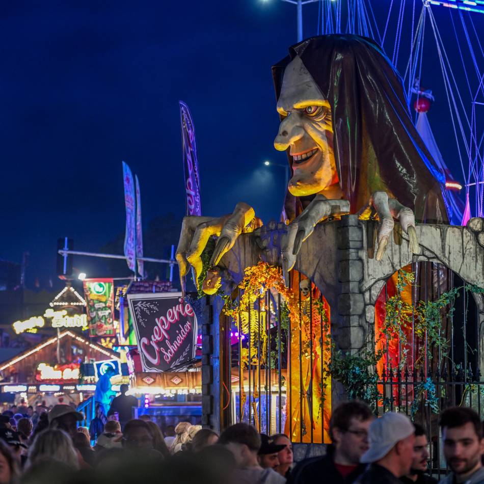 Größte Straßenkirmes am Niederrhein: Pfingstkirmes in Geldern – Herbstliches Wetter trübt die Kirmes-Bilanz