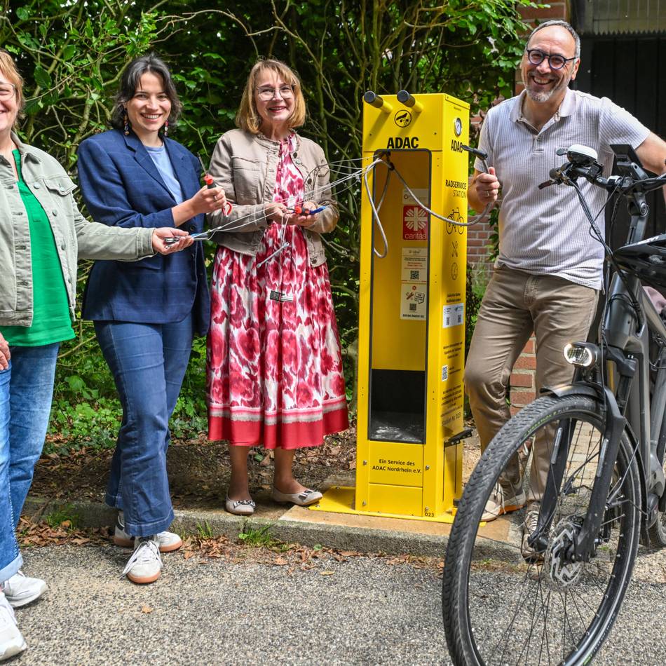 Neue Radservice-Station: Ein gelber Pannenhelfer am Waldfreibad