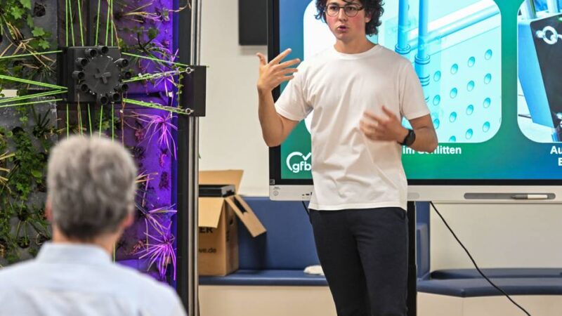 Gymnasium in Moers: Schüler entwickelt Roboter für Fassadenbegrünung