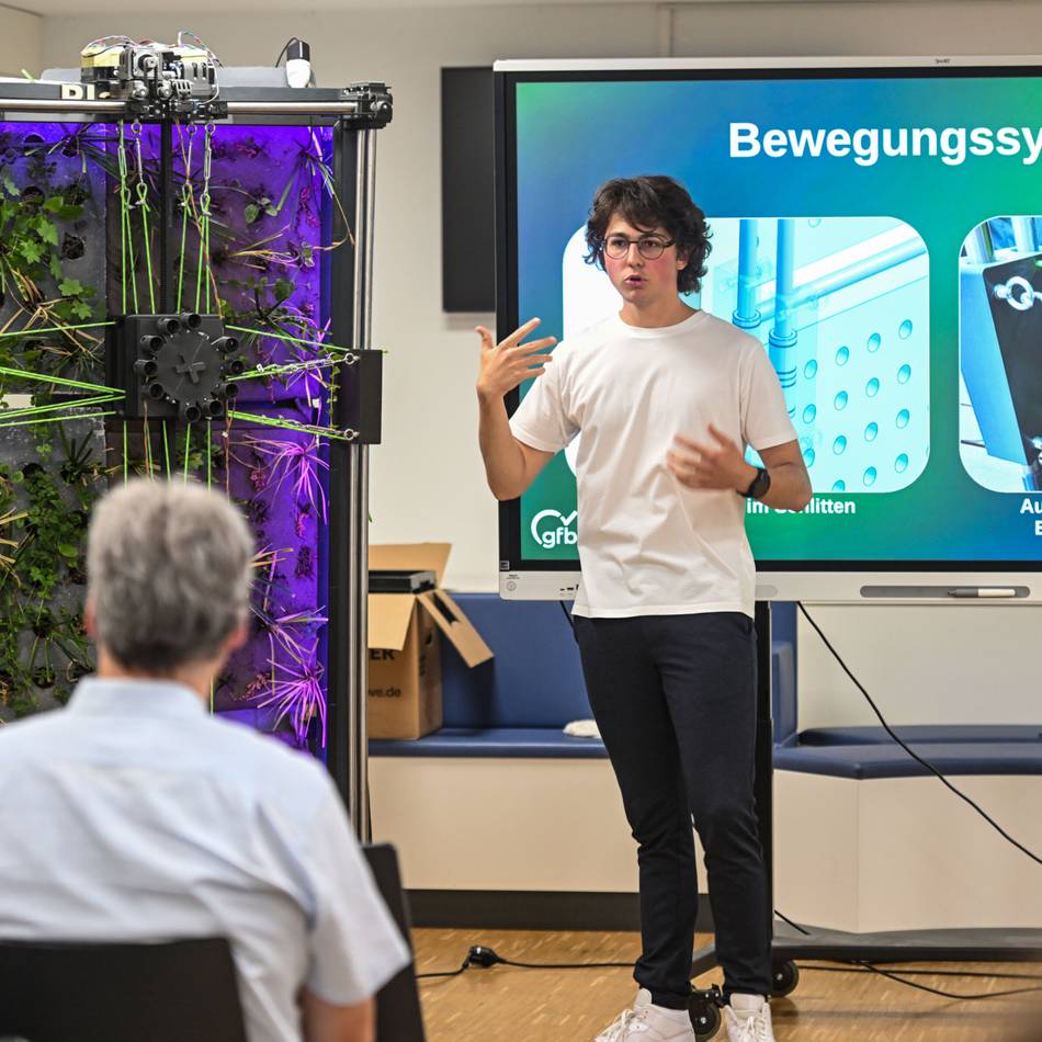 Gymnasium in Moers: Schüler entwickelt Roboter für Fassadenbegrünung