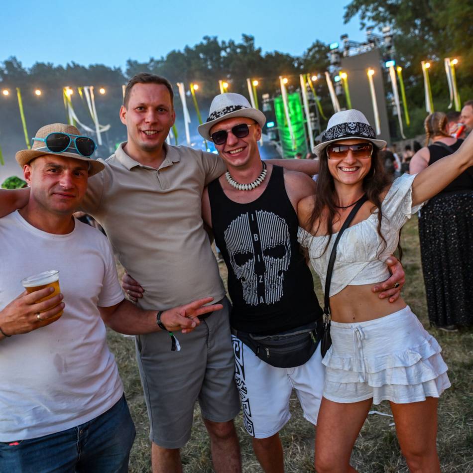 3500 Fans bei Festival in Kevelaer: „Amphoria“ – Laser, Licht und Beats bei der Mega-Party im Wald