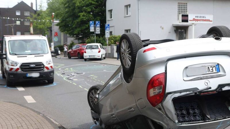 Drei Leichverletzte nach Vorfall in Leverkusen: Sieben Autos in Unfall in Lützenkirchen verwickelt