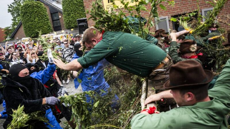 Schützenfest in Meerbusch: König Uwe I. trotzt in Lank-Latum dem Freischar-Aufstand