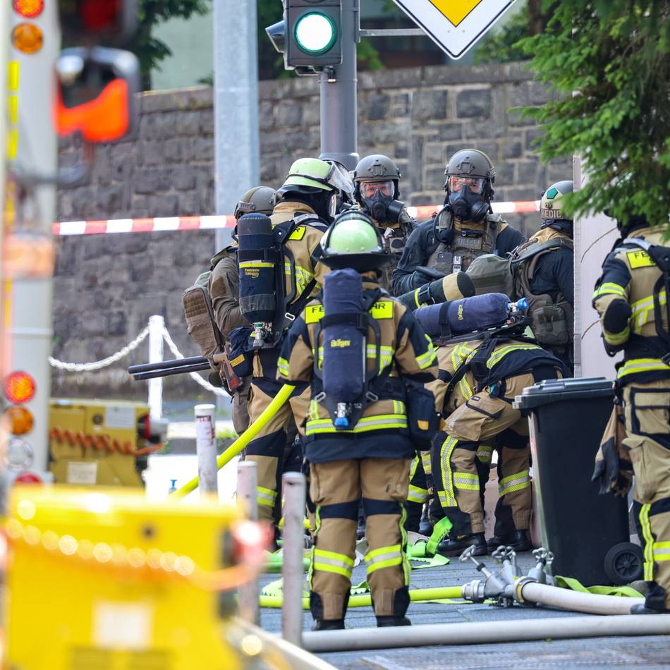 Verdacht auf versuchte Brandstiftung und Mord: Hausbewohner sitzt nach SEK-Einsatz in Solingen in U-Haft