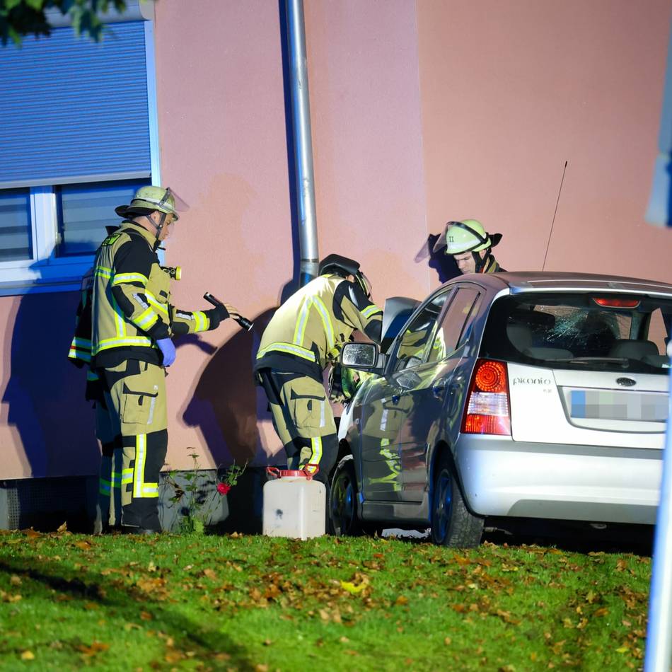 Absichtlich herbeigeführer Unfall in Solingen: Verschmähte Liebe – Iraker soll nach Fahrt gegen Hauswand in Haft