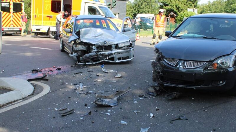 Verkehrsunfall in Wermelskirchen: Zwei Verletzte bei Zusammenstoß auf der L101