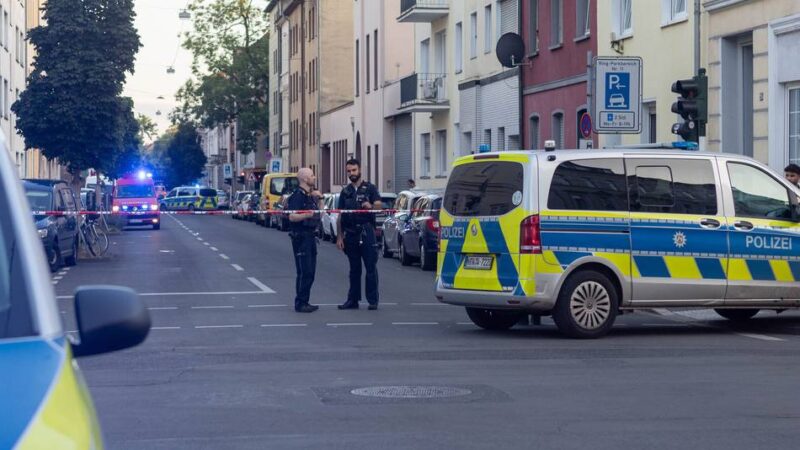 Ermittlungen in Krefeld: Auto fährt in Personengruppe – so geht es den Verletzten am Tag danach