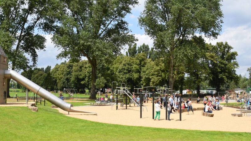Monheimer Grüne beantragen Hitzeschutz: Stadt hält Sonnensegel auf Spielplätzen für unnötig