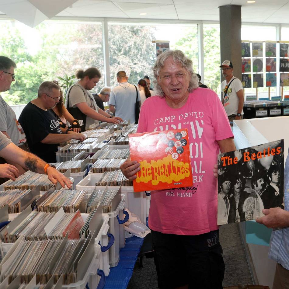 Schallplattenbörse in Leverkusen: Zigtausend Scheiben – ein Paradies für Vinyl-Liebhaber