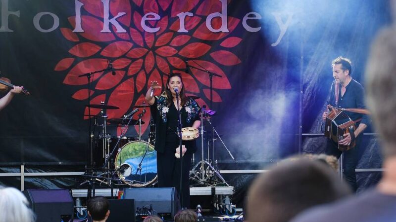 Folkerdey-Festival am Grünen See: Fan-Spektakel mit einem Hauch Exotik