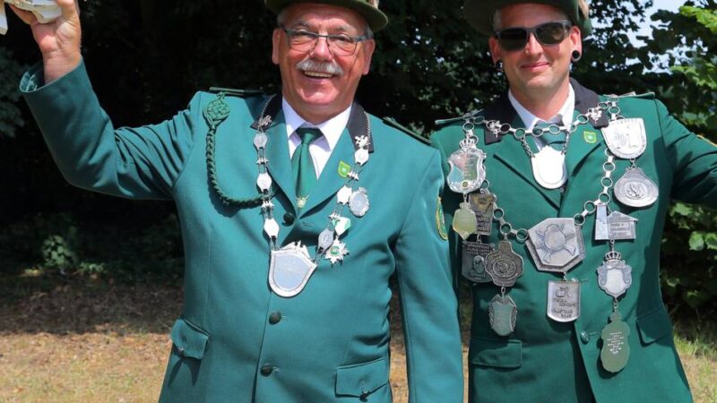 Schützenfest Bürgerschützen Bönninghardt: Bürgerschützen feiern die 100 ausgelassen