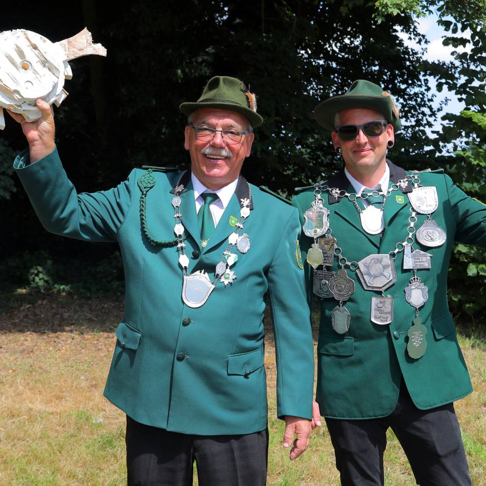 Schützenfest Bürgerschützen Bönninghardt: Bürgerschützen feiern die 100 ausgelassen