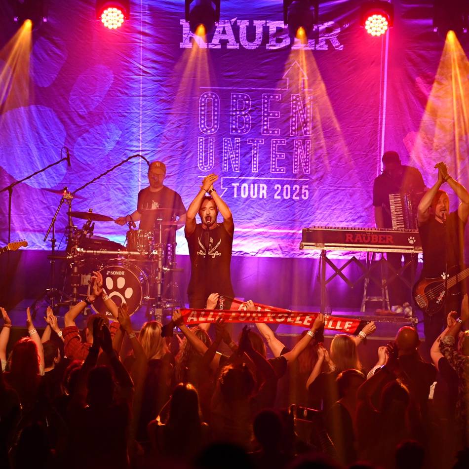 Konzert in Radevormwald zum „Rua Kapaaf“-Jubiläum: „Räuber“ rocken das Bürgerhaus – auch ohne Vorband