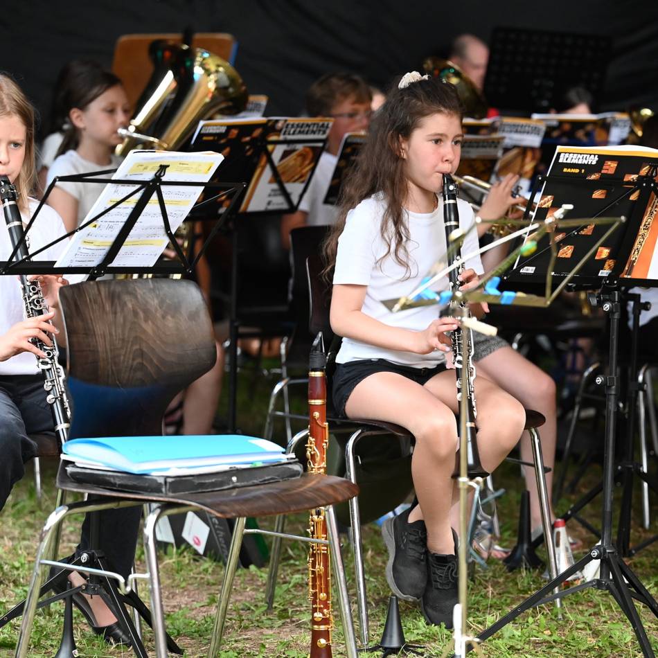 Konzert in Dabringhausen: Blasorchester spielt im Dorfpark groß auf