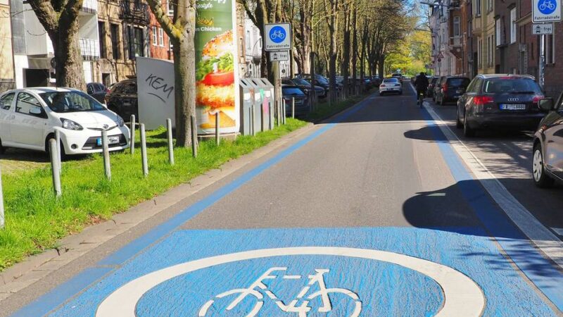 „Unnötige Belastung“ mit Autos in Neuss: Grüne wollen Durchgangsverkehr aus der Innenstadt verbannen