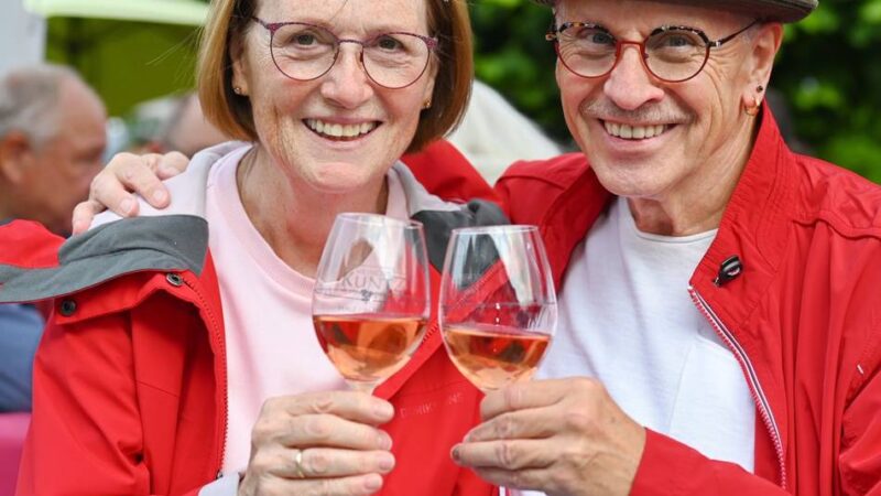 Gelungenes Event in Hückeswagen: Weinfest trotzt Wetter und Standortwechsel