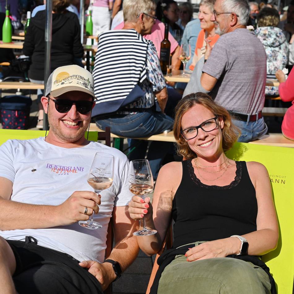 Weinfest 2025 Radevormwald: Weinliebhaber bei familiärer Atmosphäre vereint