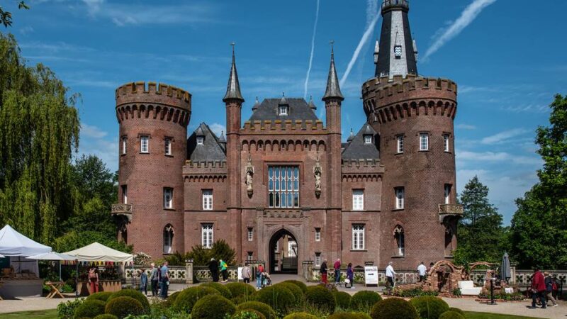 Auch Senioren gesucht: „Curate the Castle“ – Perspektivwechsel im Museum Schloss Moyland