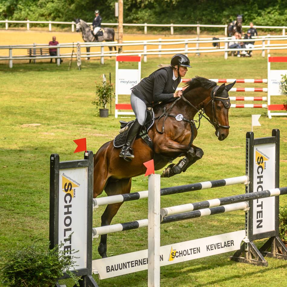 Reitturnier beim RV Hau: Jette Roosen behält im Lohengrin-Championat erneut die Nerven
