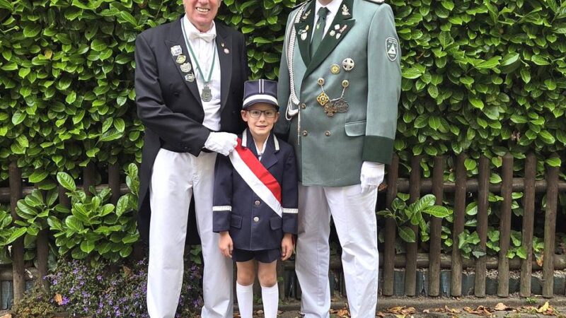 Schützenfest in Kaarst: Drei Generationen marschieren im Gleichschritt