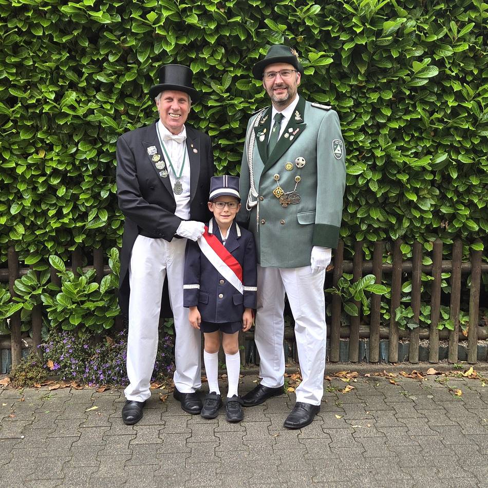 Schützenfest in Kaarst: Drei Generationen marschieren im Gleichschritt