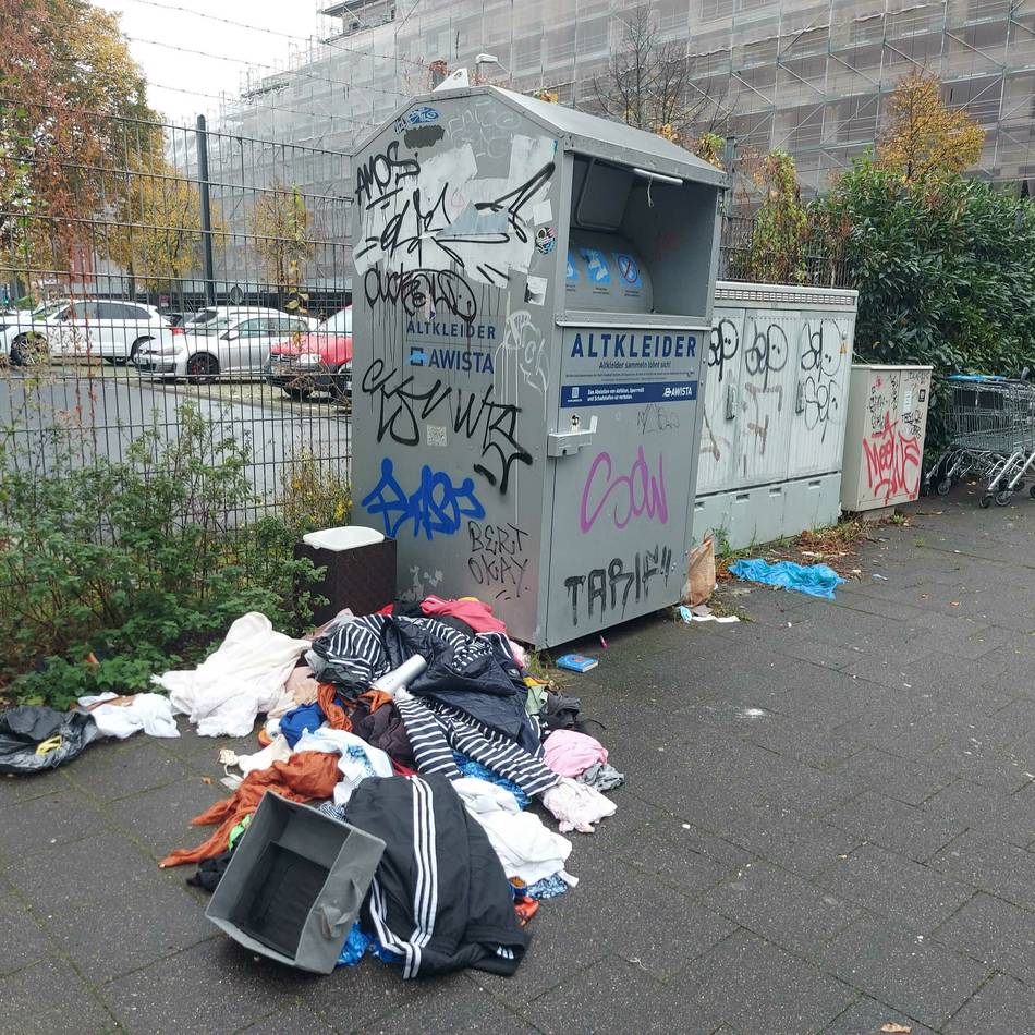 Wegen verdreckter Container-Standorte in Düsseldorf: Stadt soll Haussammlungen für Altkleider prüfen