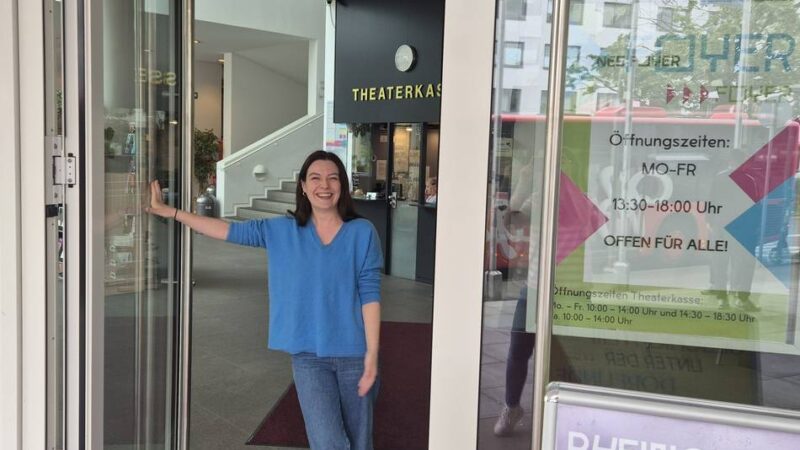 Rheinisches Landestheater in Neuss: Wohnzimmer-Atmosphäre im „offenen Foyer“