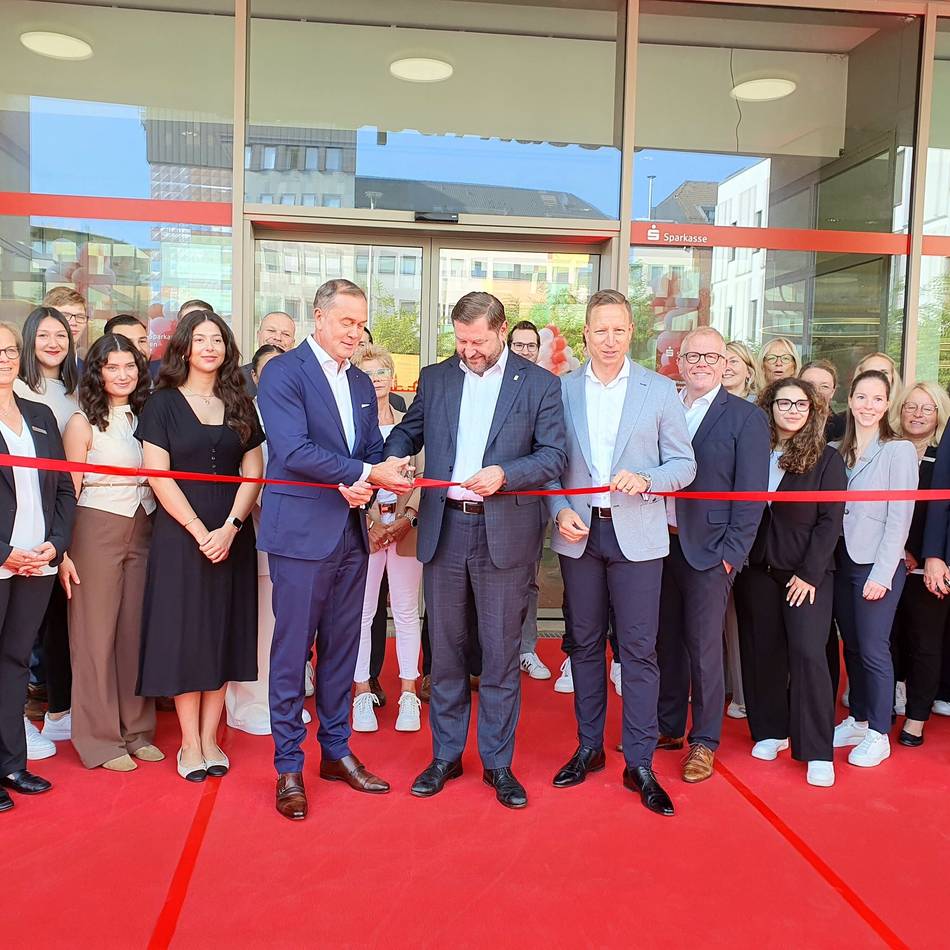 INNENSTADT: Sparkasse eröffnet Neubau in der Solinger City