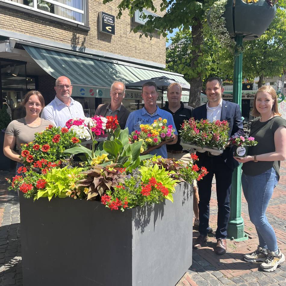 Spende der Gartenbaubetriebe: Neue Blumen für die Straelener Innenstadt
