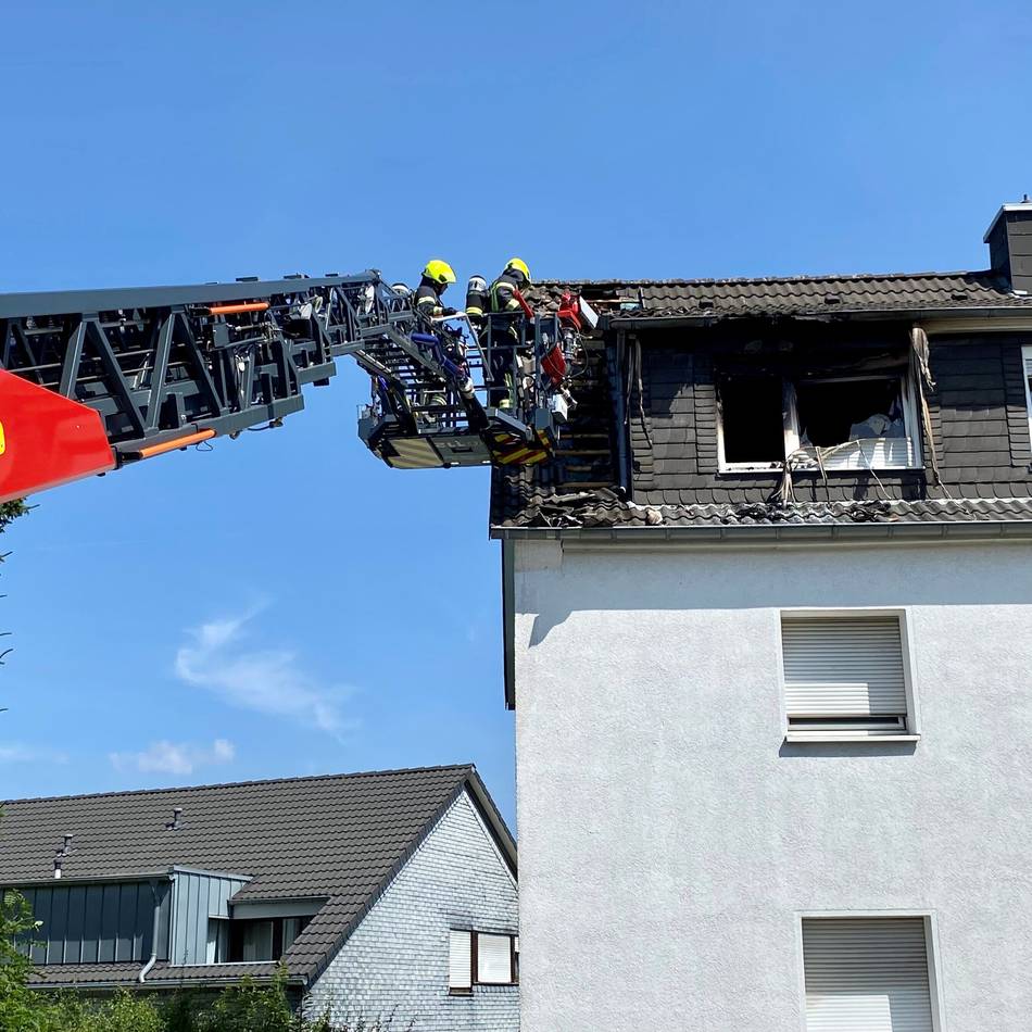 Einsatz in Radevormwald: Feuerwehr löscht Wohnungsbrand in Herbeck