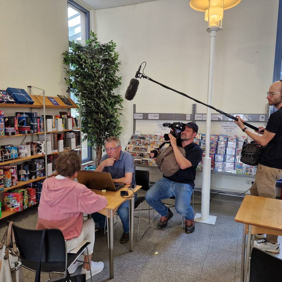 Aktion für Senioren: Fernsehaufnahmen bei Digitalpaten in Hilden