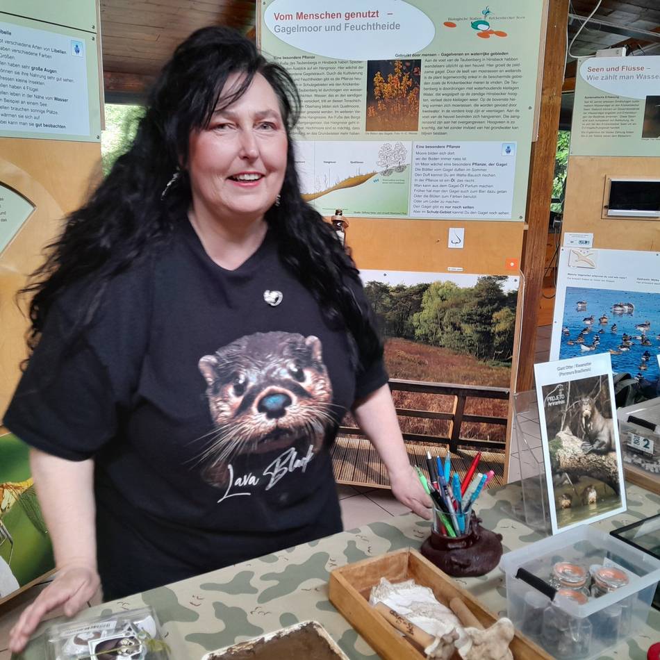 Otter-Ausstellung in der Biologischen Station Krickenbecker Seen: Der blumige Geruch von getrocknetem Otter-Kot