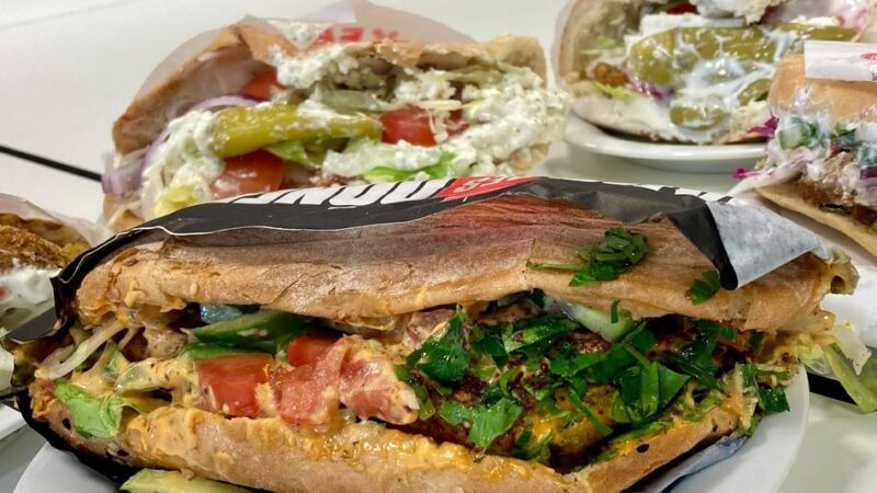 Klever Veggie-Döner im Test 2025: „Geschmacklich blass“ bis „knusprig kross“ – So schmecken Kleves Falafel-Döner