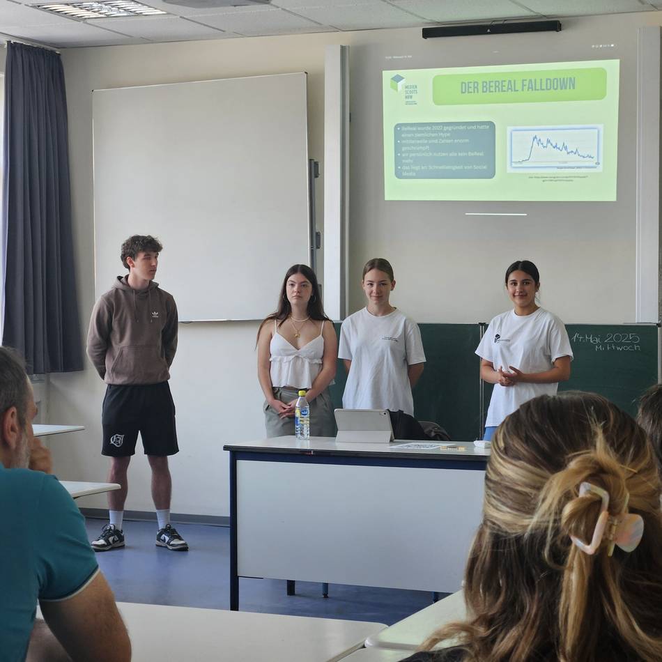 TikTok, Instagram und Co.: Straelener Schüler klären Lehrkräfte über digitale Trends auf