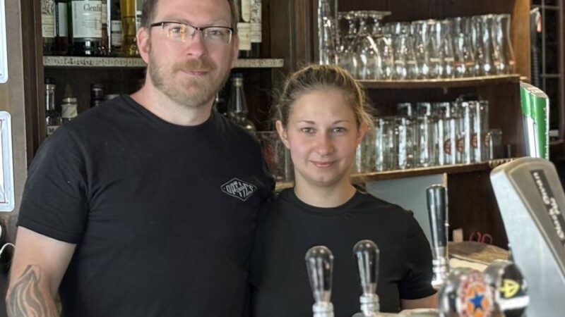 „The Black Swan“ in Neuss: Wie ein Irish Pub dem Kneipensterben trotzt