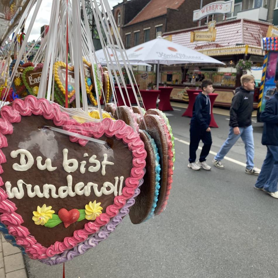 Angebote gibt’s am Dienstag: Kleines Bier 3,50 Euro – Das sind die Preise auf der Kirmes in Geldern