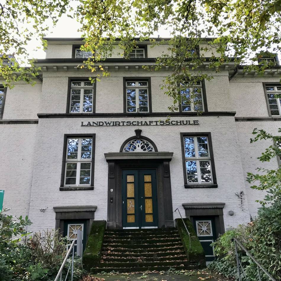 Historisches Gebäude in Leverkusen: Übernimmt die WGL die alte Landwirtschaftsschule?