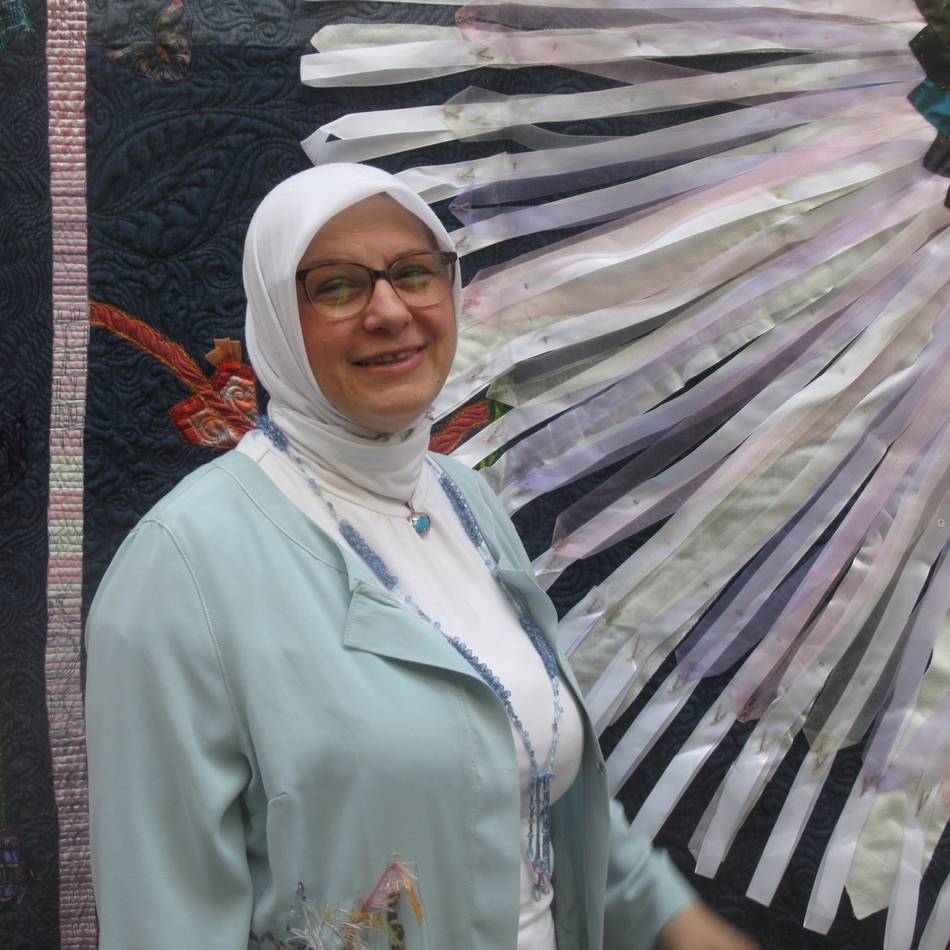 Ausstellung in Meerbusch: Wärme im Herzen und textile Kunst in der Apsis