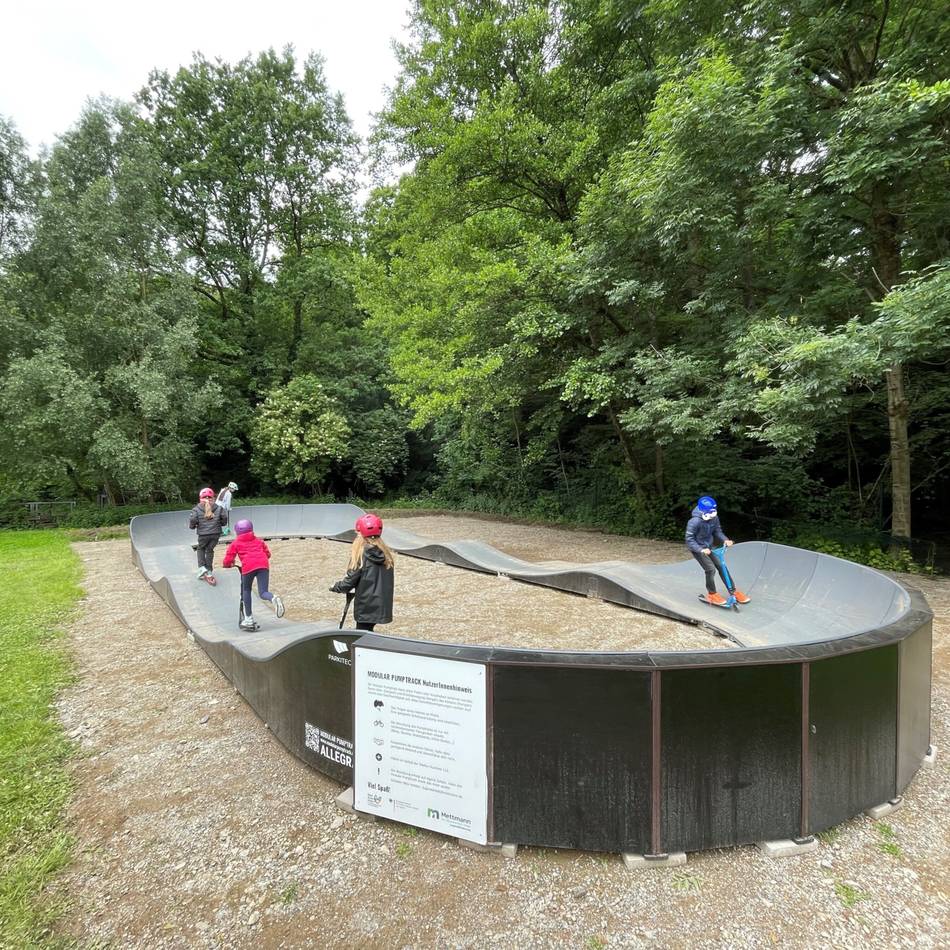 Neue Attraktion im Stadtwald: Mit Tempo über die Pumptrack