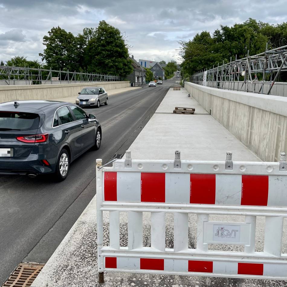 Baustelle an der Autobahn-Anschlussstelle Wermelskirchen: Freie Fahrt über die Brücke Hünger