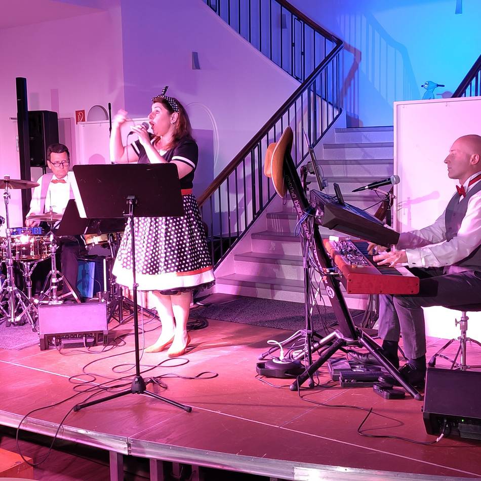 Konzert im Hückeswagener Kultur-Haus Zach: Schlager-Revue trotzte einer spärlichen Kulisse