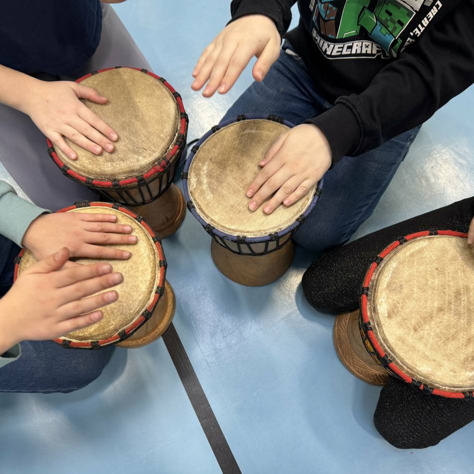 Workshop in Hilden: Trommeln auf dem Abenteuerspielplatz