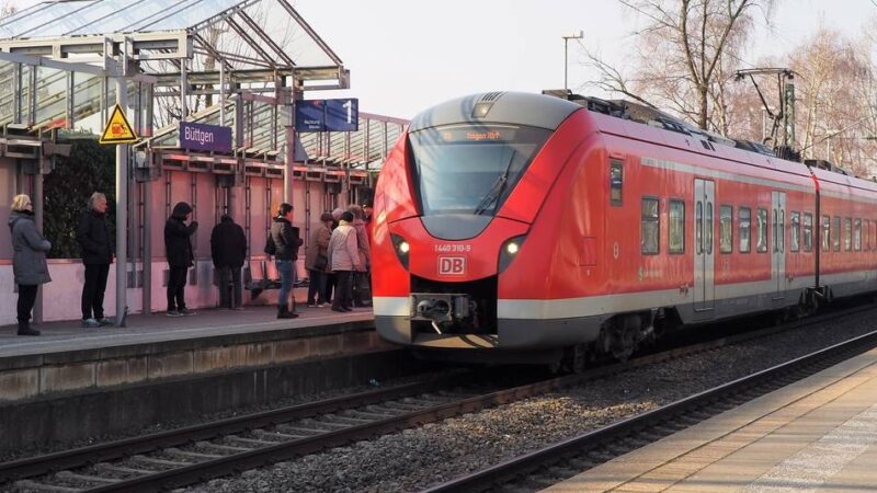 Bahnhof in Büttgen: Polizei nimmt jugendliche S-Bahn-Surfer fest