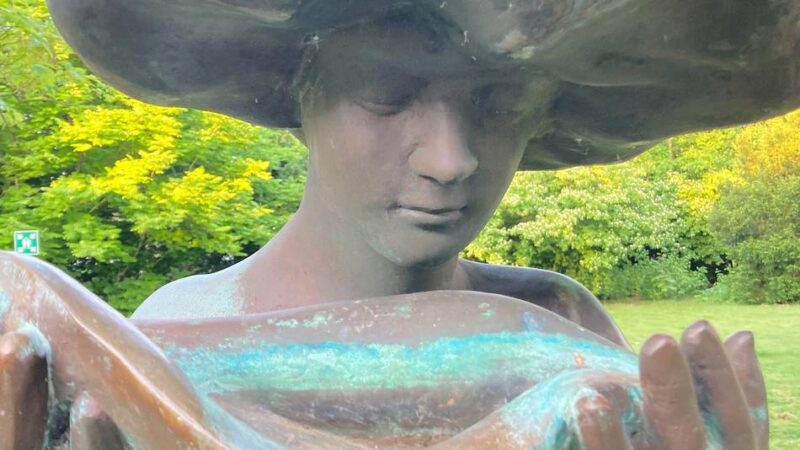 Kummer mit Kunstwerk in Neuss: Das traurige Schicksal der „Schwester Wasser“