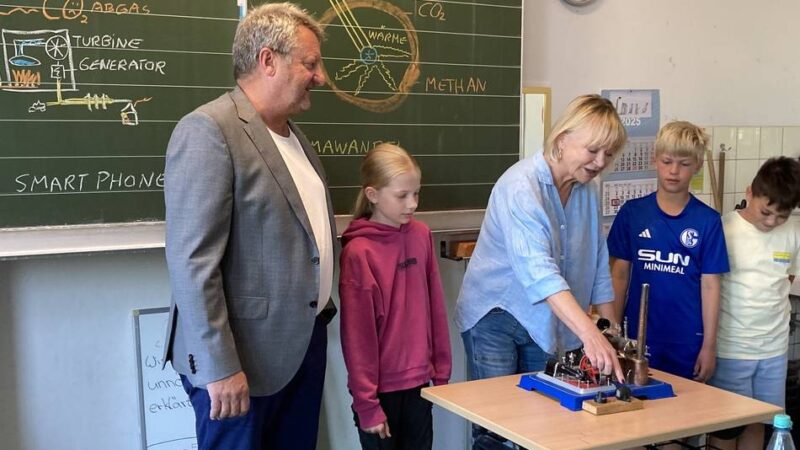 Energieunterricht an Neusser Schulen: Wie kommt der Strom ins Klassenzimmer?
