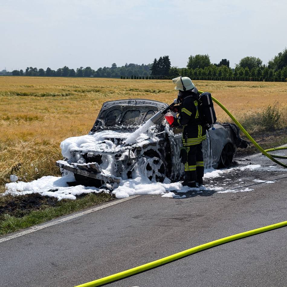 Am Freitagnachmittag: Auto brennt bei Matzerath